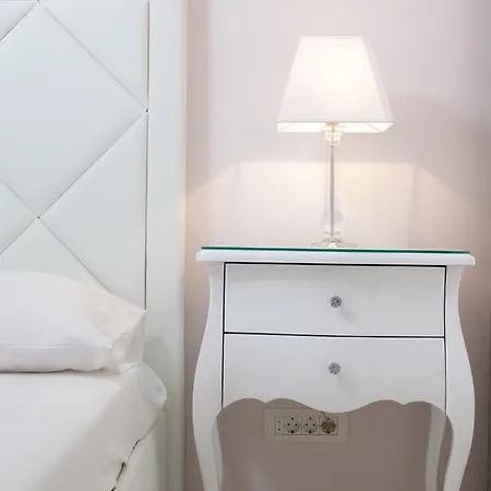 Db Interiors *