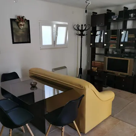 Db Interiors *