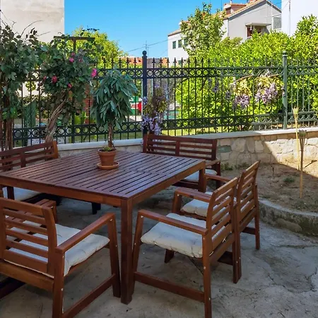 Db Interiors * Split